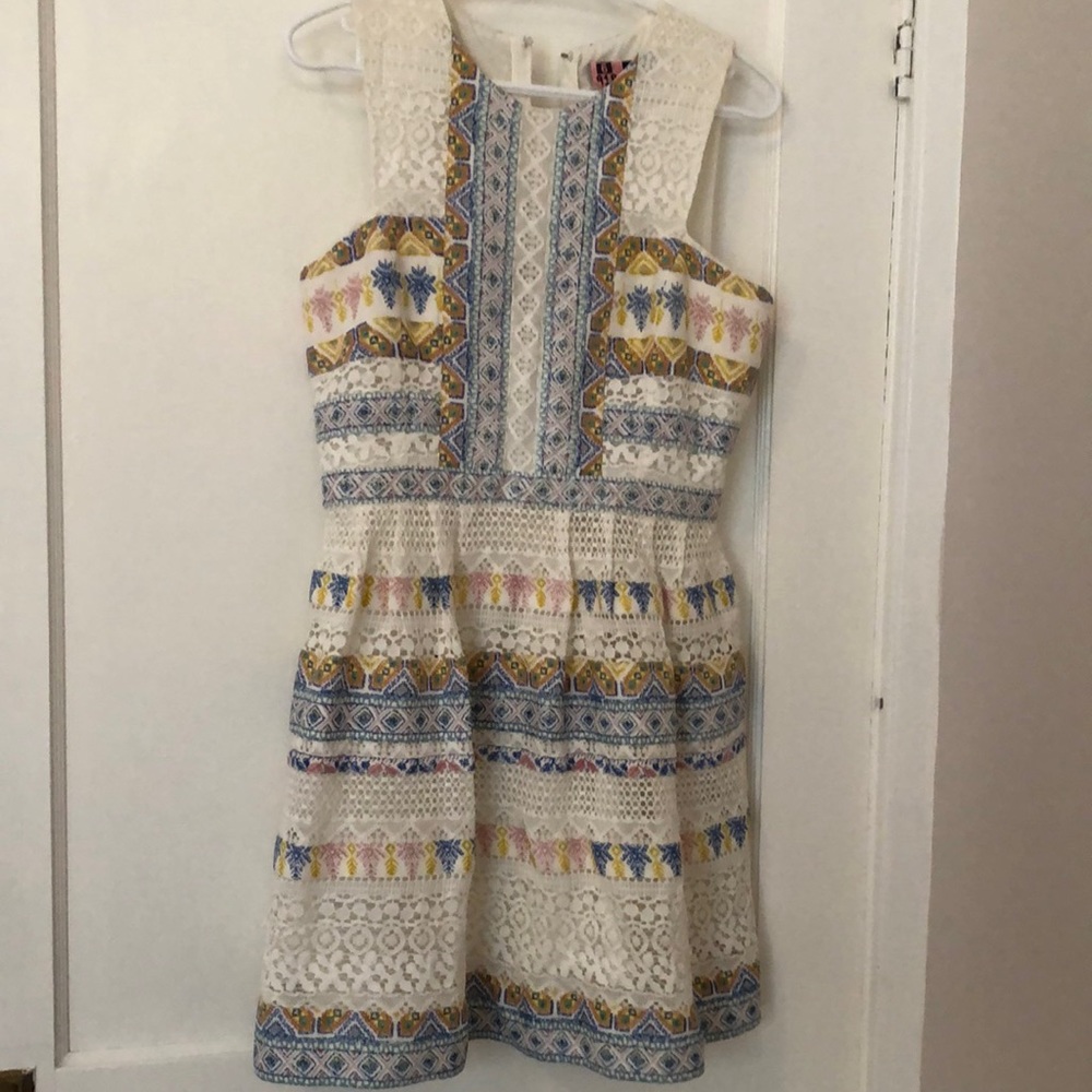 BCBG Max Azria Mini White Print Dress with High Neck Size 6